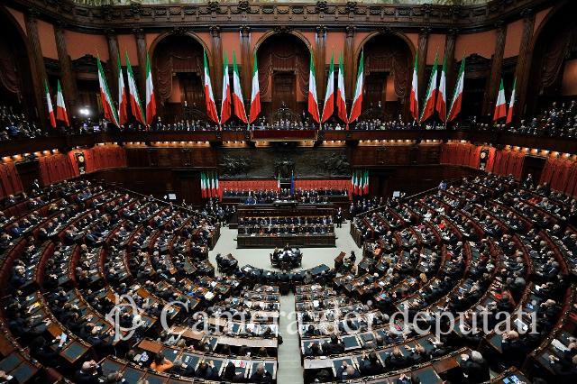 Quando il Parlamento si riunisce in seduta comune, il Presidente e l'Ufficio di presidenza sono quelli della Camera dei deputati (articolo 63 della Costituzione della Repubblica italiana)